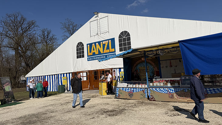 Auch im Festzelt Lanzl gibt es Aussteller auf der SOBA 2026 (&copy;Foto: Martin Schmitz) 
